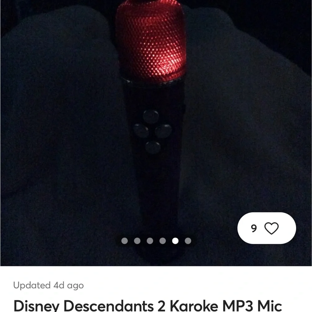 Descendants 2 Wireless MP3 Black Microphone - great condition